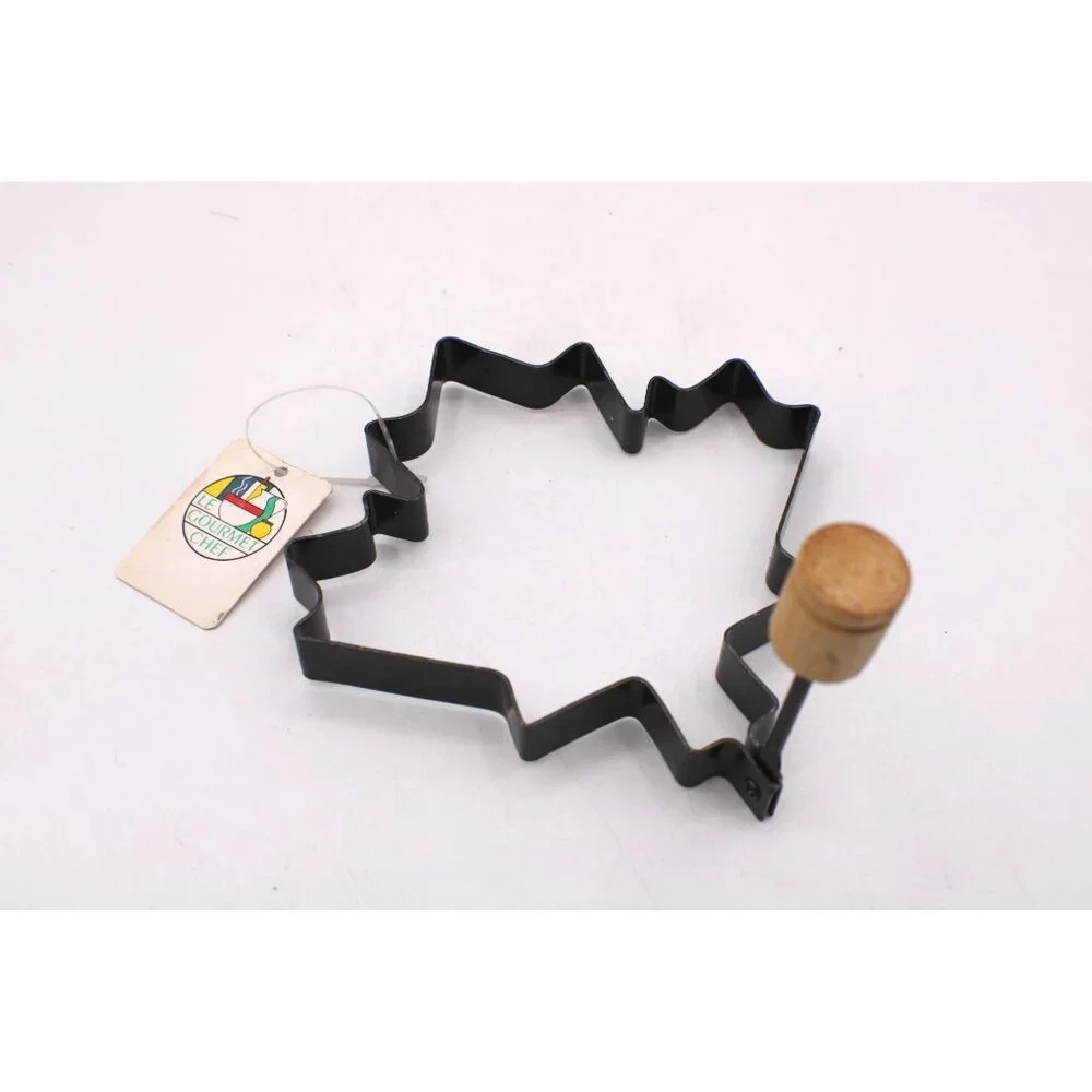 NEW Maple Leaf Non-Stick Pancake & Egg Ring With Wooden Handle Le Gourmet Chef
